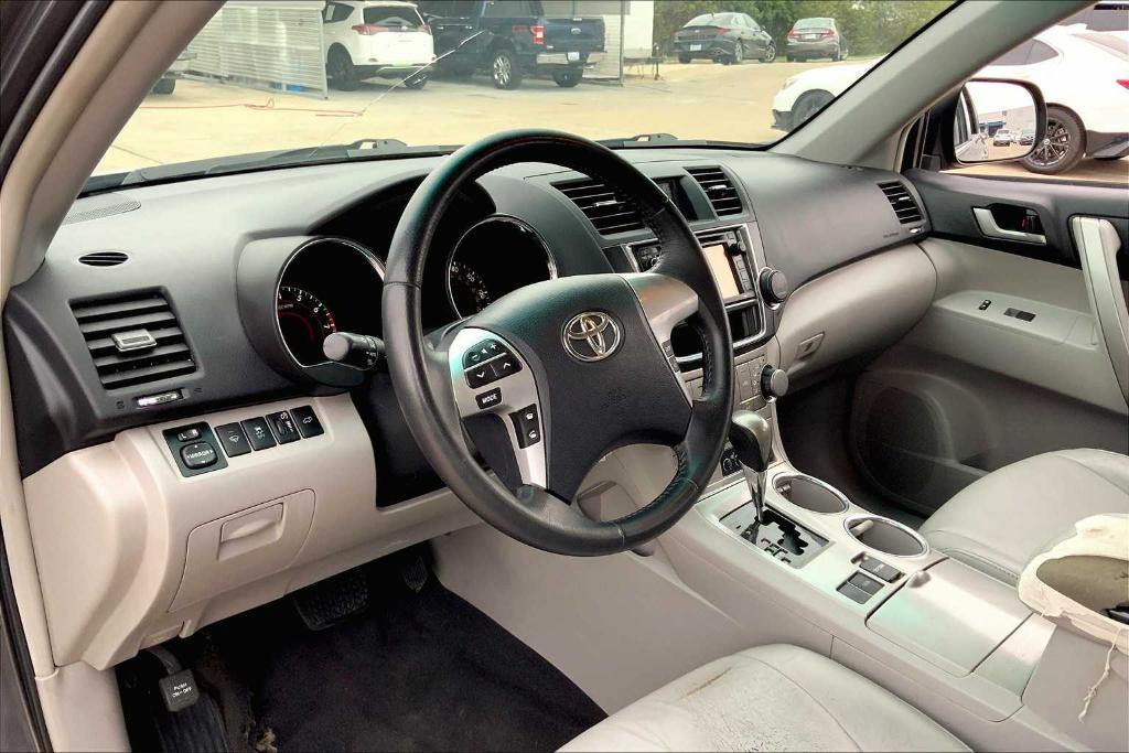 used 2013 Toyota Highlander car, priced at $10,995