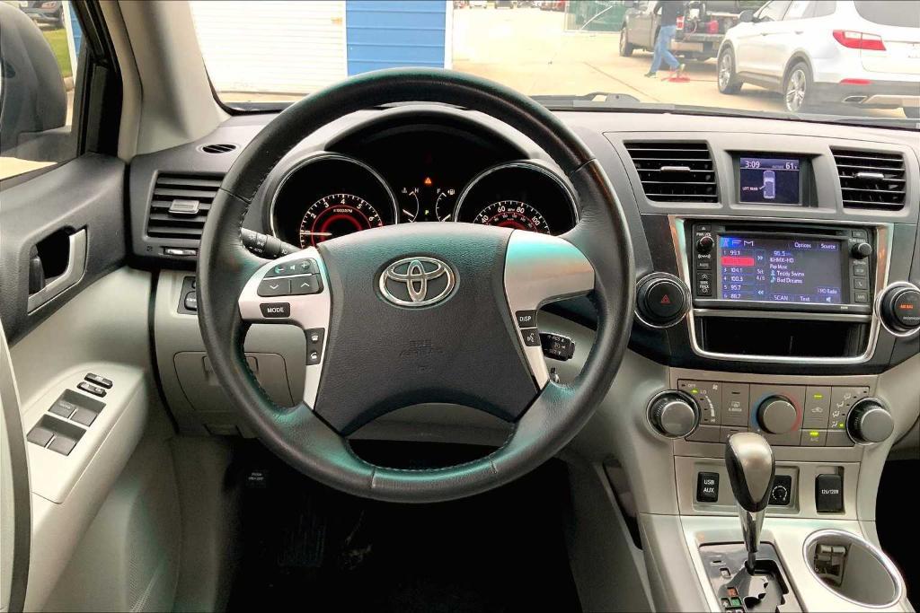 used 2013 Toyota Highlander car, priced at $10,995