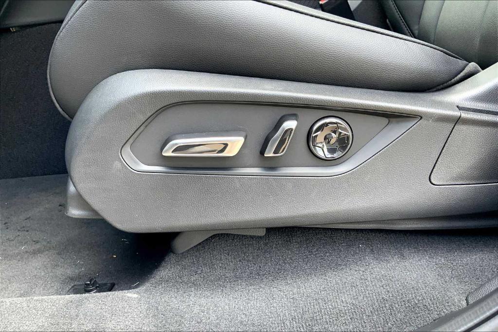 new 2025 Acura MDX car, priced at $53,150