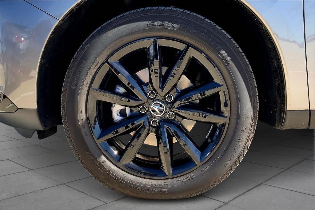 used 2025 Acura RDX car, priced at $40,495