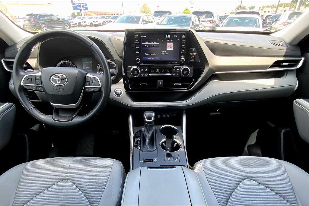 used 2022 Toyota Highlander car, priced at $30,495
