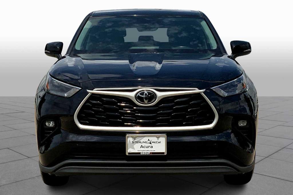 used 2022 Toyota Highlander car, priced at $30,495