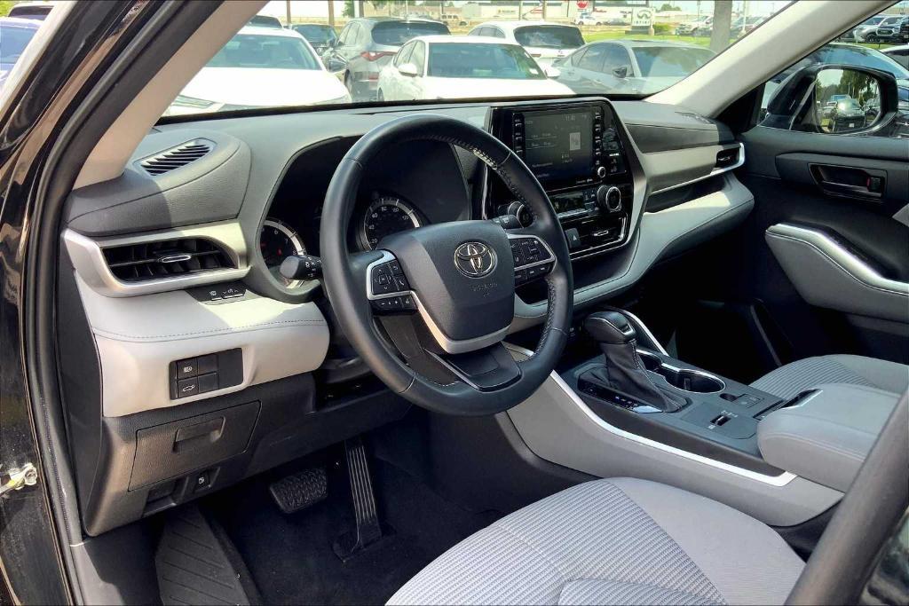 used 2022 Toyota Highlander car, priced at $30,495