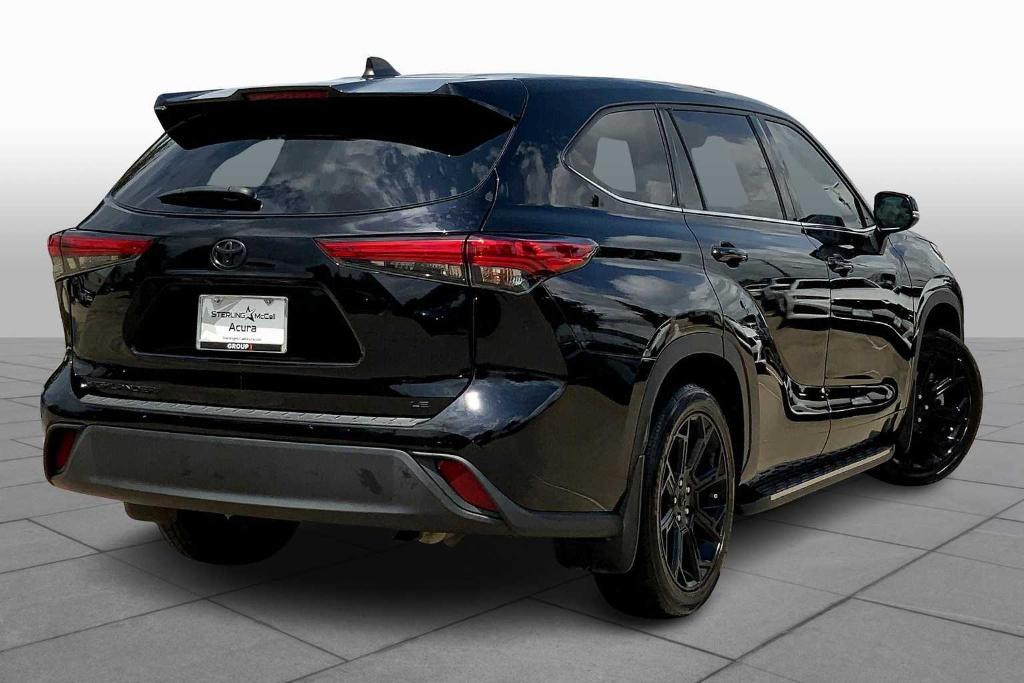 used 2022 Toyota Highlander car, priced at $30,495