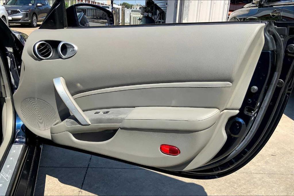 used 2007 Nissan 350Z car, priced at $10,495