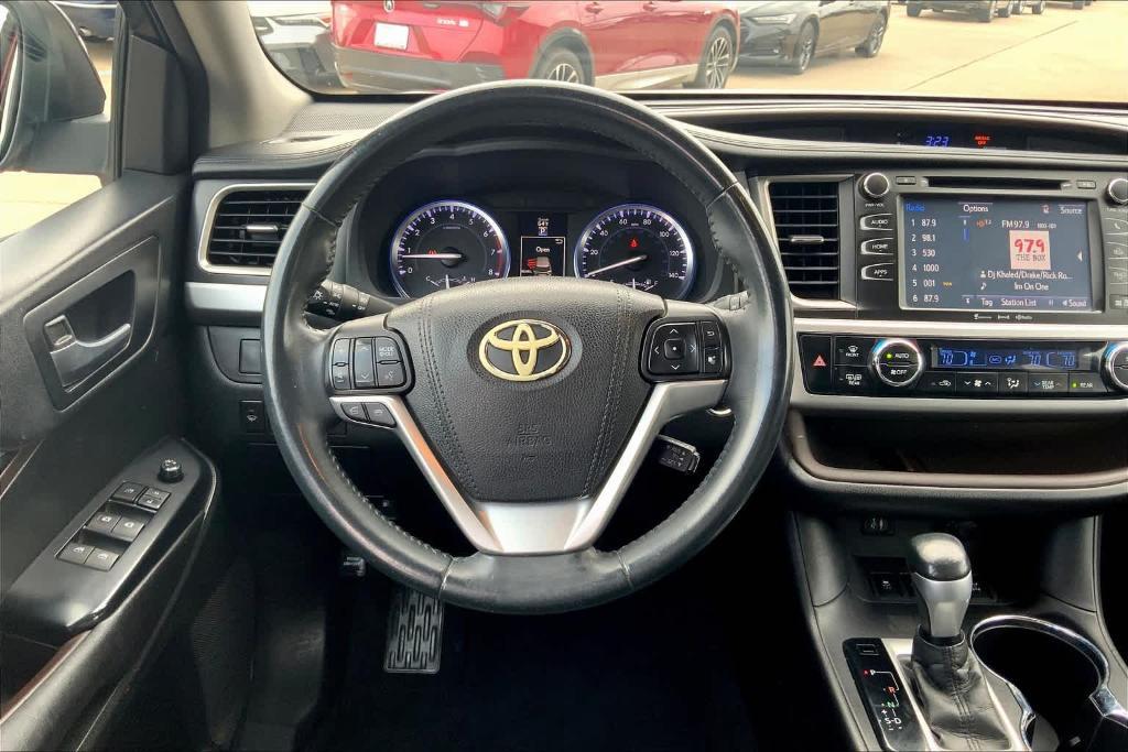 used 2016 Toyota Highlander car, priced at $18,495