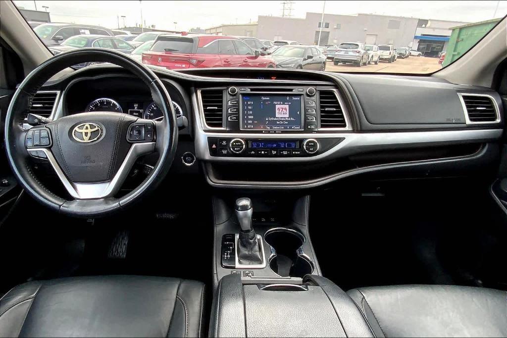 used 2016 Toyota Highlander car, priced at $18,495