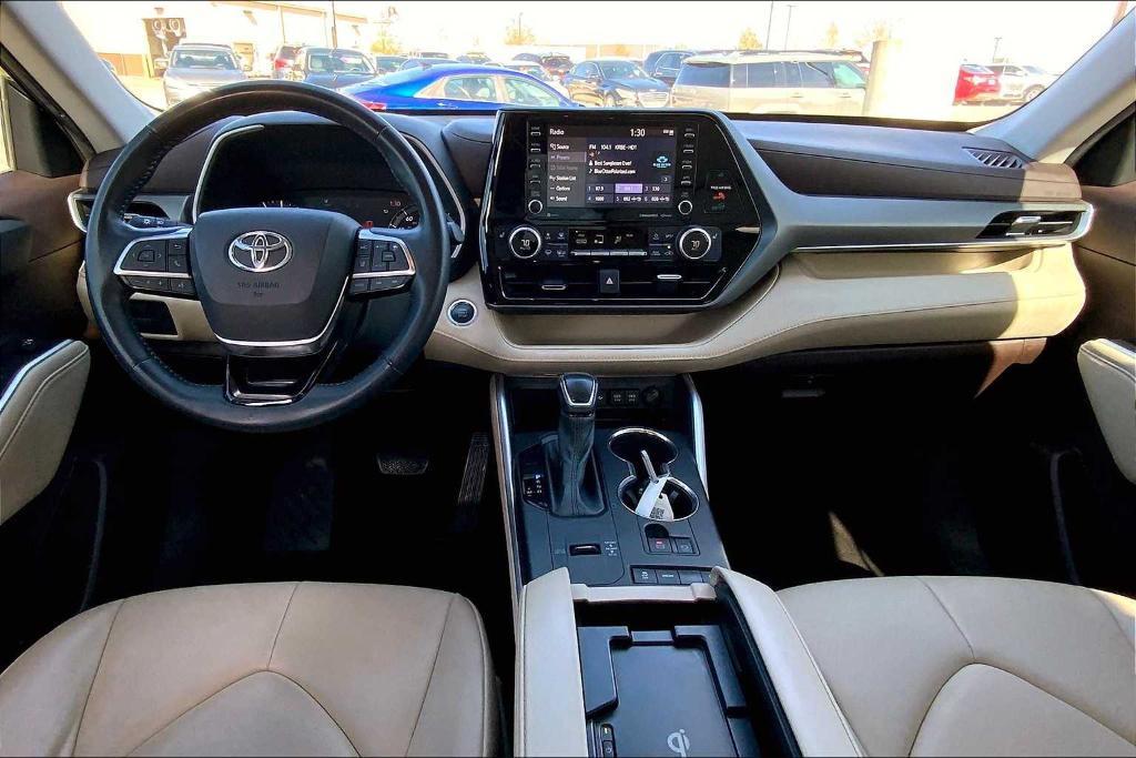 used 2021 Toyota Highlander car, priced at $29,495