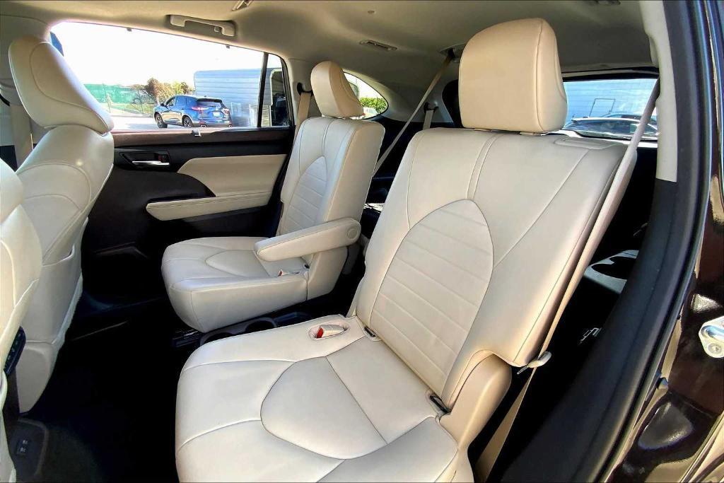 used 2021 Toyota Highlander car, priced at $29,495