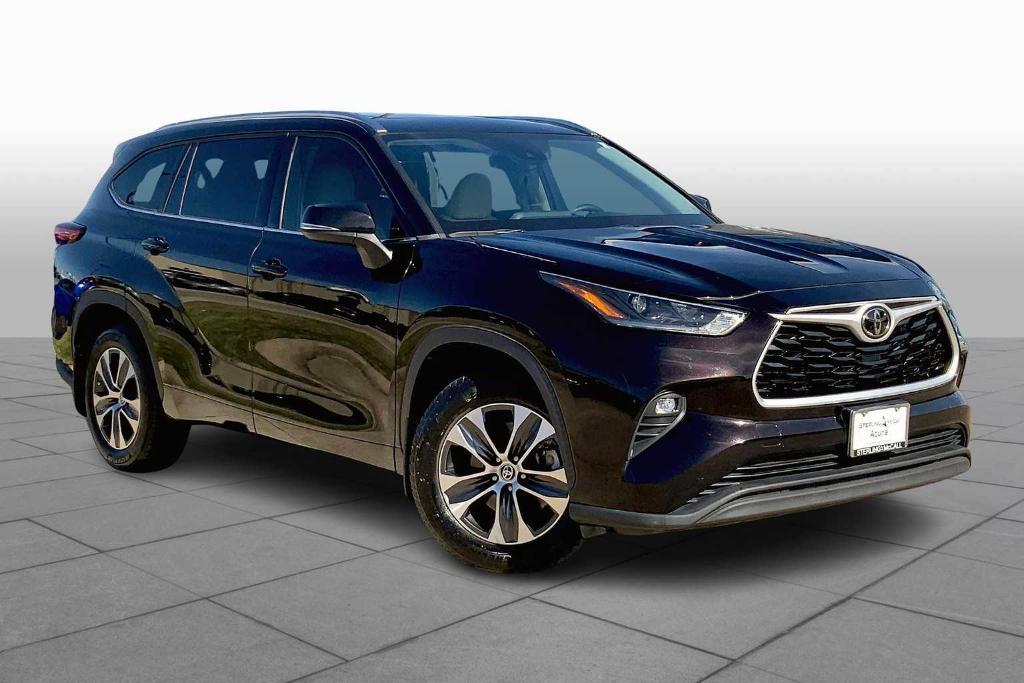 used 2021 Toyota Highlander car, priced at $29,495