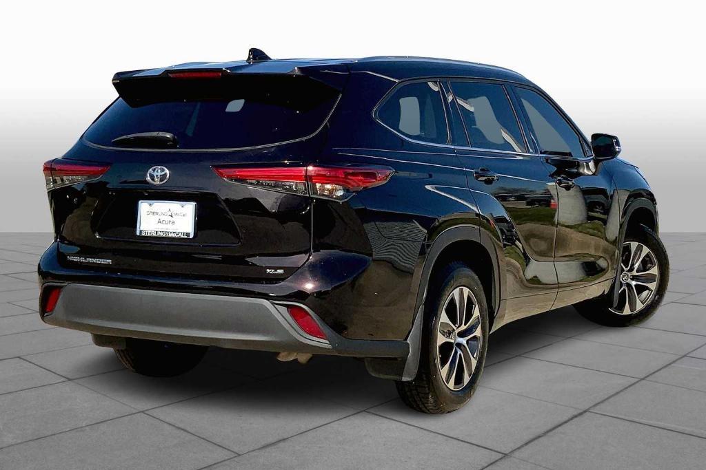 used 2021 Toyota Highlander car, priced at $29,495