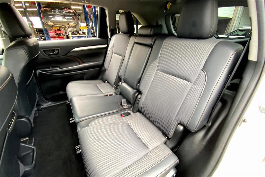 used 2019 Toyota Highlander car, priced at $22,495