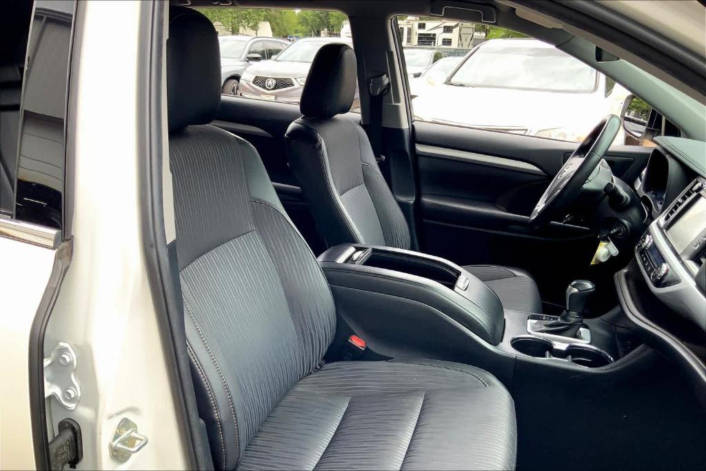 used 2019 Toyota Highlander car, priced at $22,495
