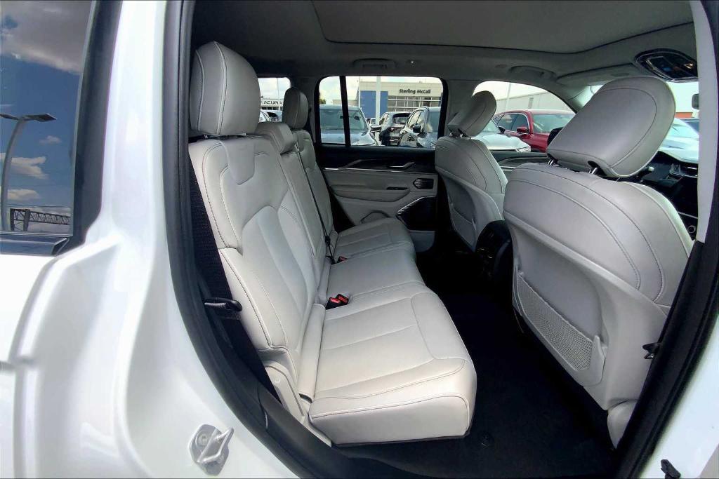 used 2022 Jeep Grand Cherokee car, priced at $35,495