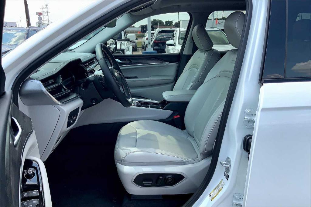 used 2022 Jeep Grand Cherokee car, priced at $35,495