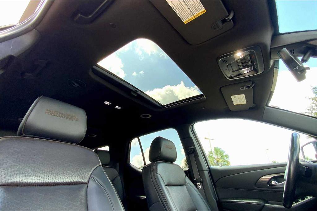 used 2022 Chevrolet Traverse car, priced at $32,995