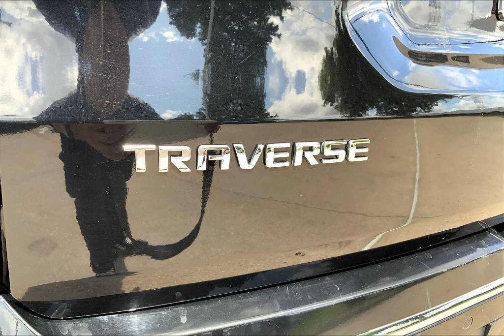 used 2022 Chevrolet Traverse car, priced at $32,995