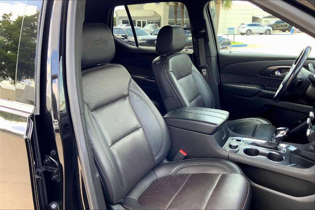 used 2022 Chevrolet Traverse car, priced at $32,995