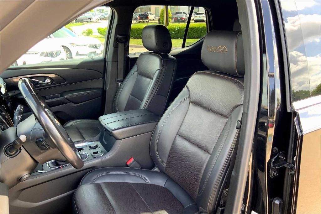 used 2022 Chevrolet Traverse car, priced at $32,995