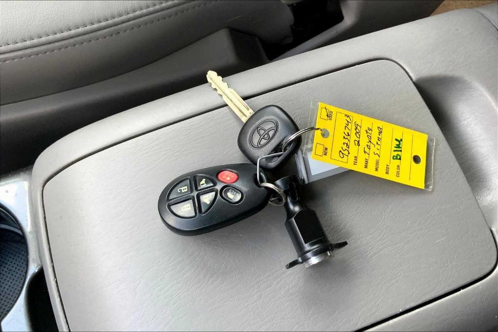 used 2009 Toyota Sienna car, priced at $11,995