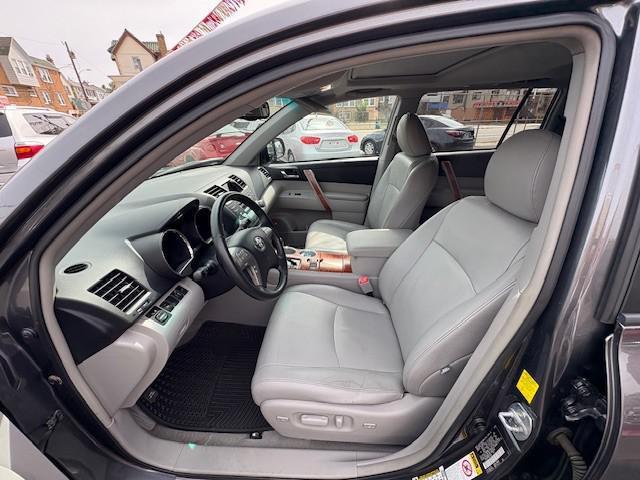 used 2010 Toyota Highlander car, priced at $9,490