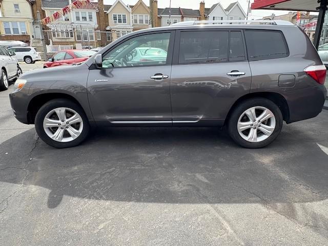 used 2010 Toyota Highlander car, priced at $9,490