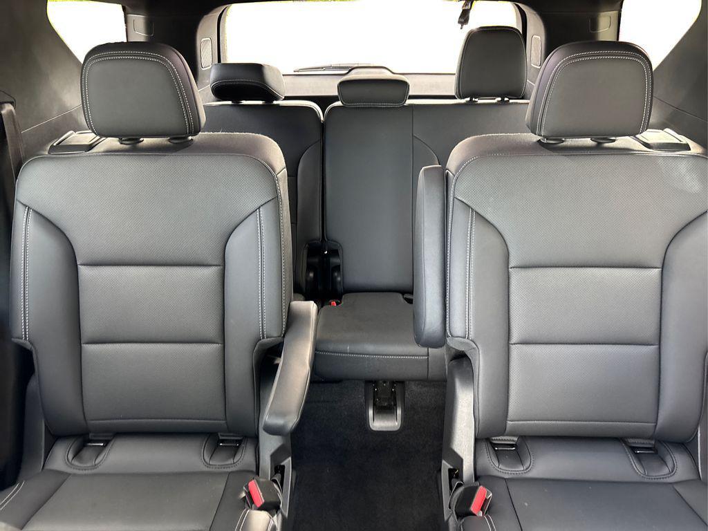 used 2025 Chevrolet Traverse car, priced at $39,397
