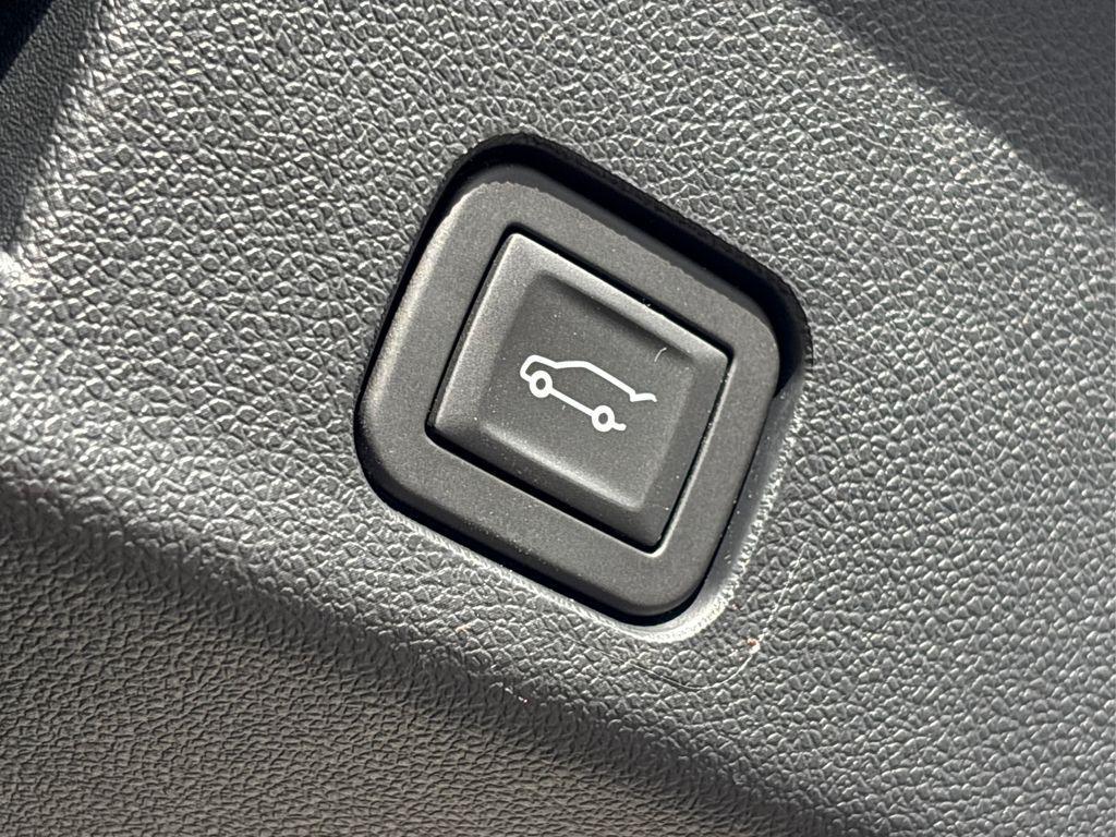 used 2025 Chevrolet Traverse car, priced at $39,397