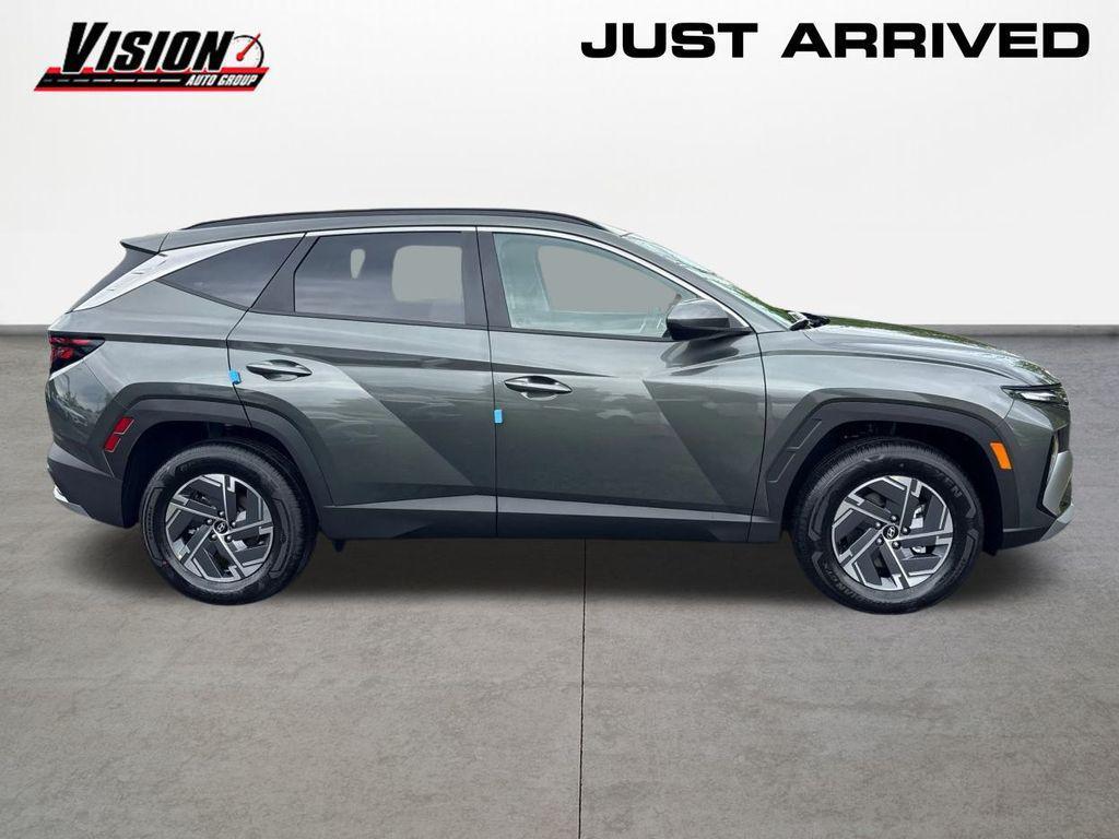 new 2025 Hyundai TUCSON Hybrid car, priced at $33,215