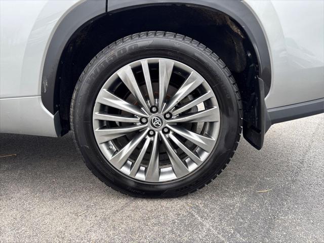 used 2023 Toyota Highlander Hybrid car, priced at $48,922