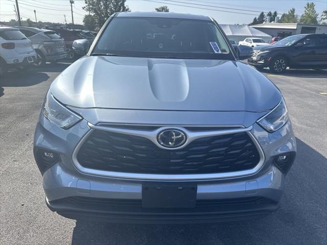 used 2021 Toyota Highlander car, priced at $31,186