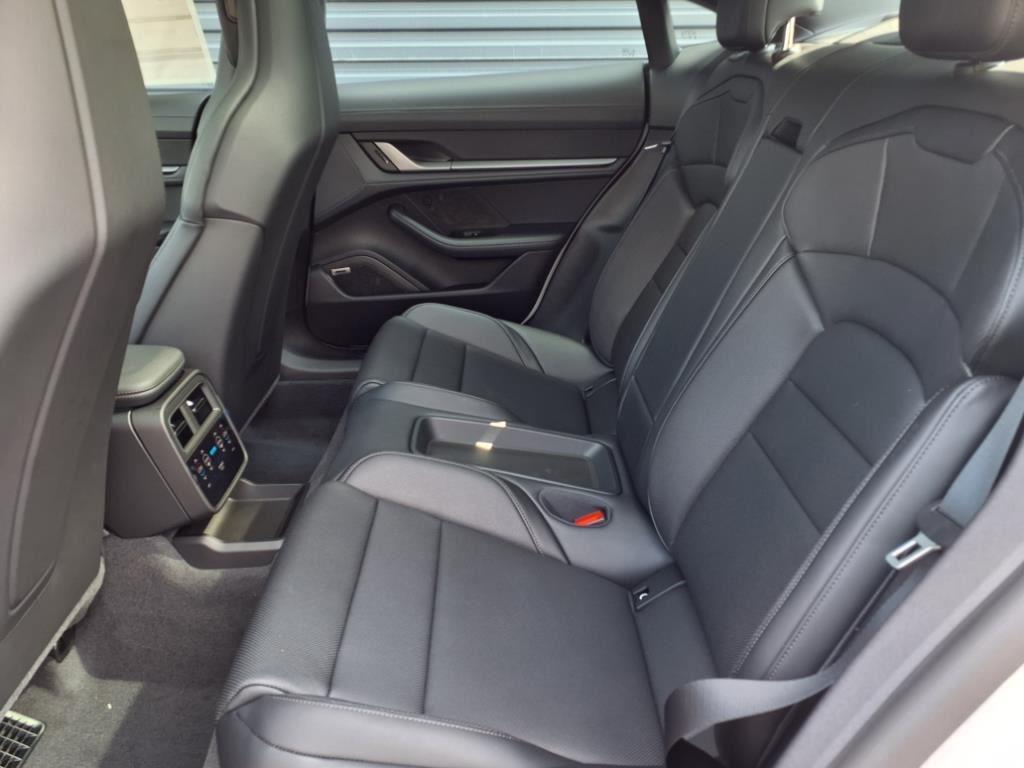 new 2025 Porsche Taycan car