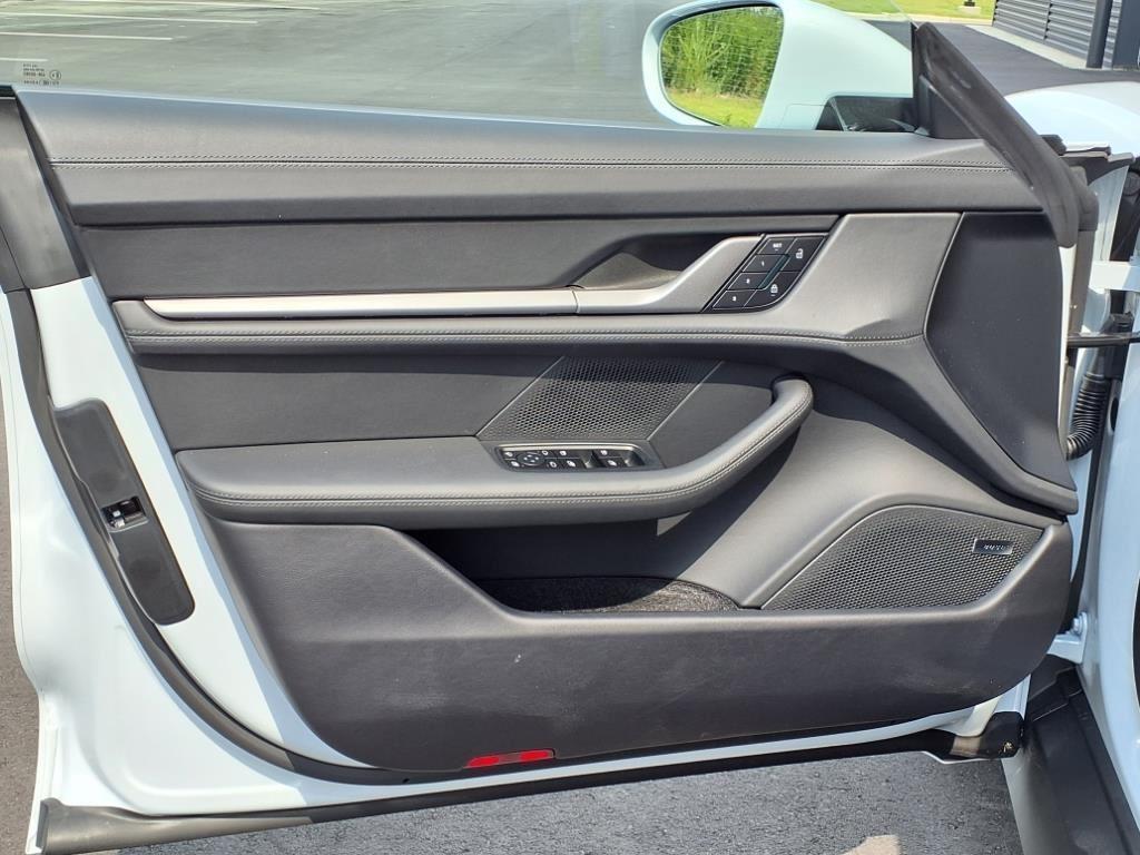 new 2025 Porsche Taycan car