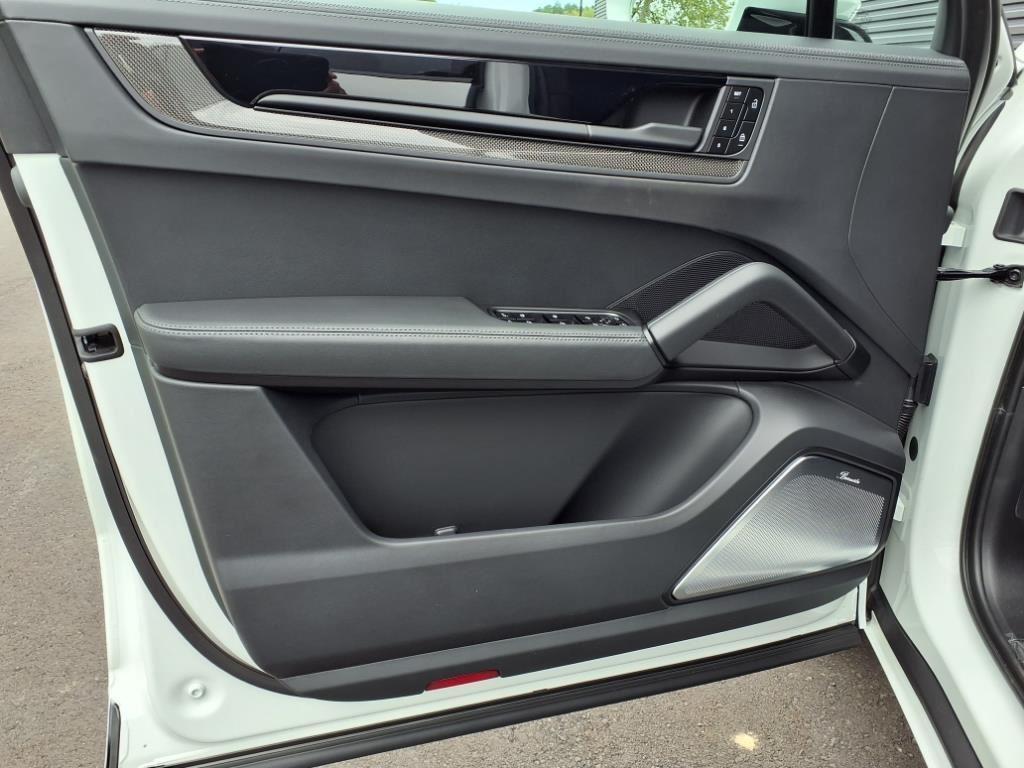 new 2025 Porsche Cayenne car