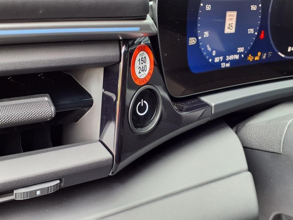 new 2025 Porsche Macan car