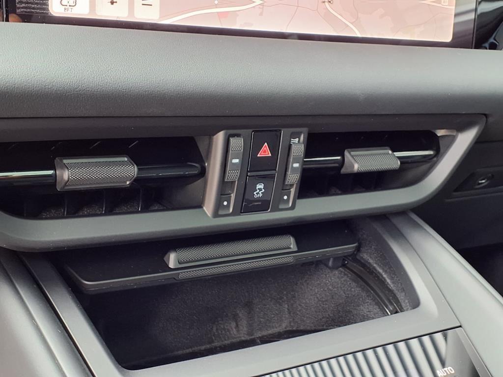 new 2025 Porsche Macan car