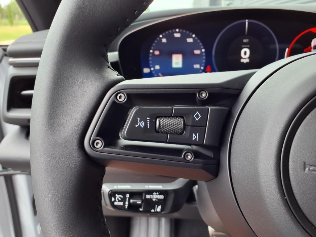 new 2025 Porsche Macan car