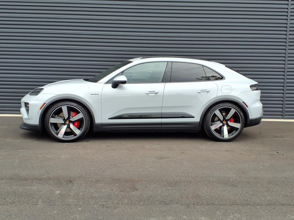 new 2025 Porsche Macan car