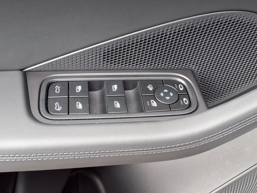 new 2025 Porsche Macan car