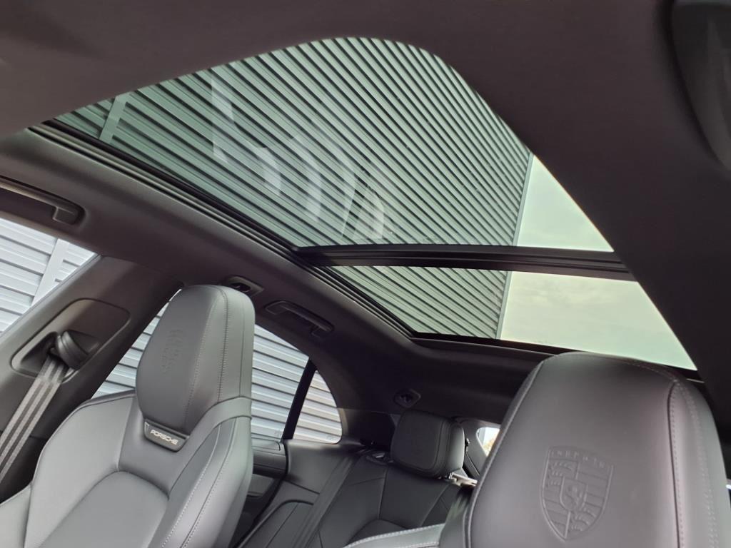 new 2025 Porsche Macan car