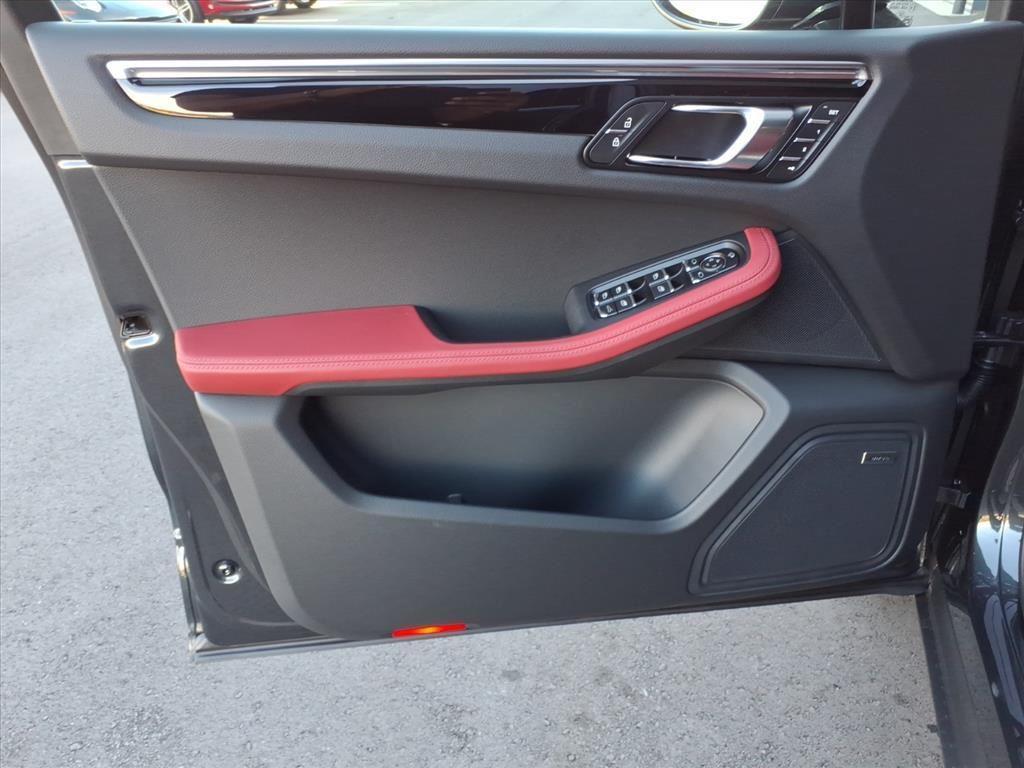 new 2026 Porsche Macan car