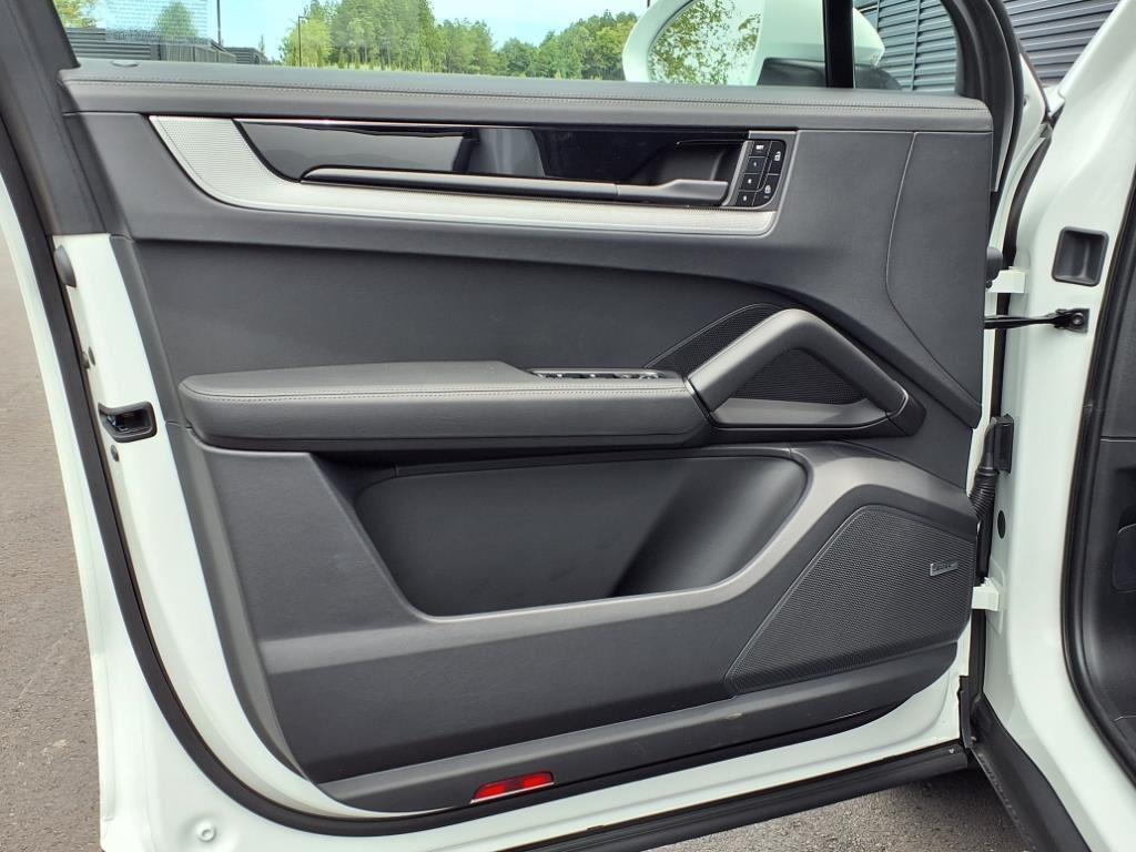 new 2025 Porsche Cayenne car