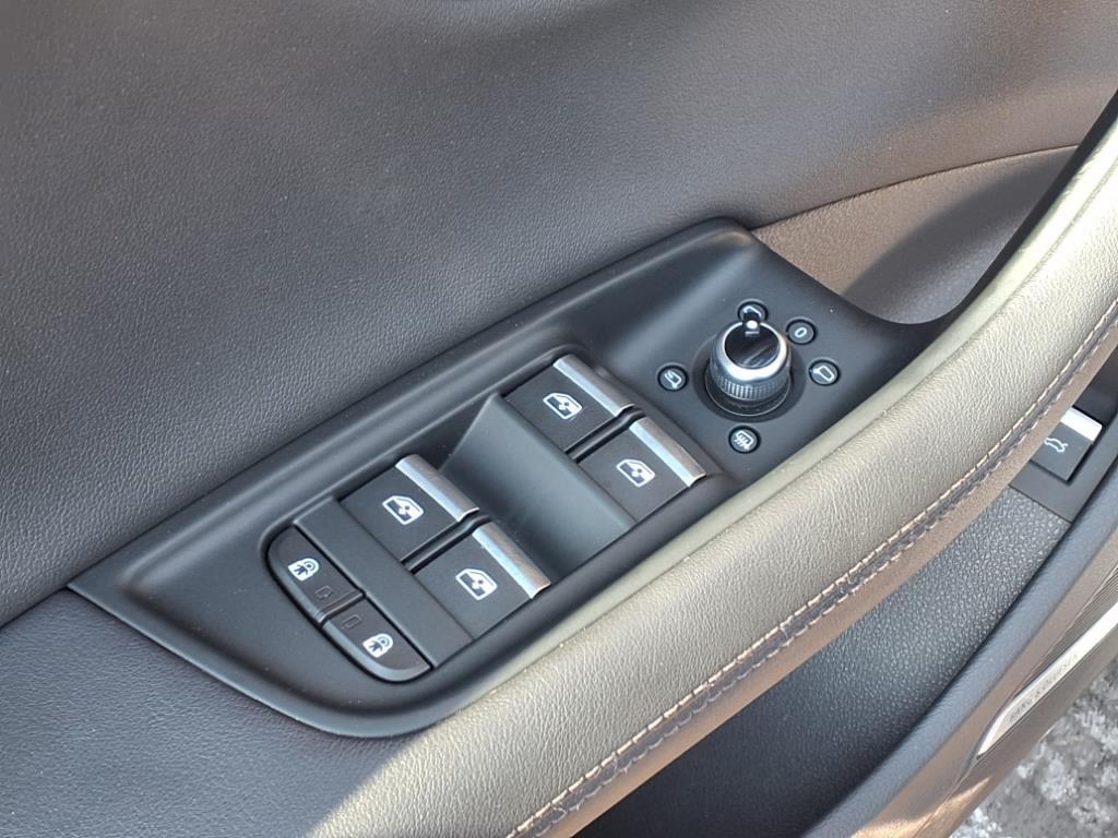 used 2024 Audi Q7 car, priced at $39,995