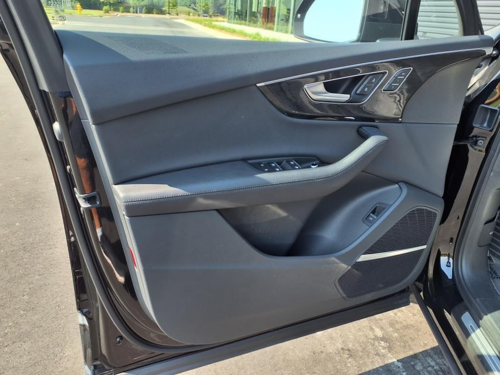 used 2024 Audi Q7 car, priced at $39,995