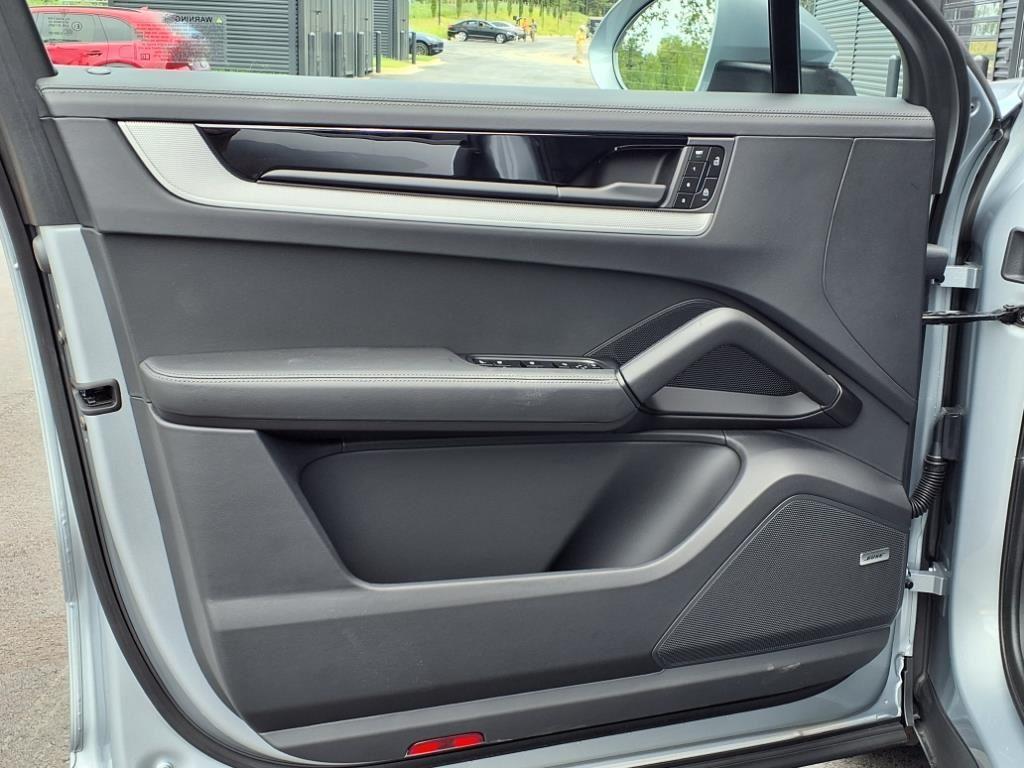 new 2025 Porsche Cayenne car