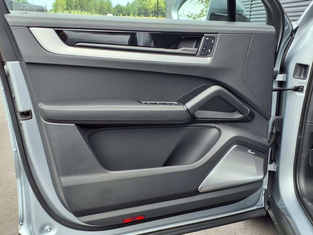 new 2025 Porsche Cayenne car