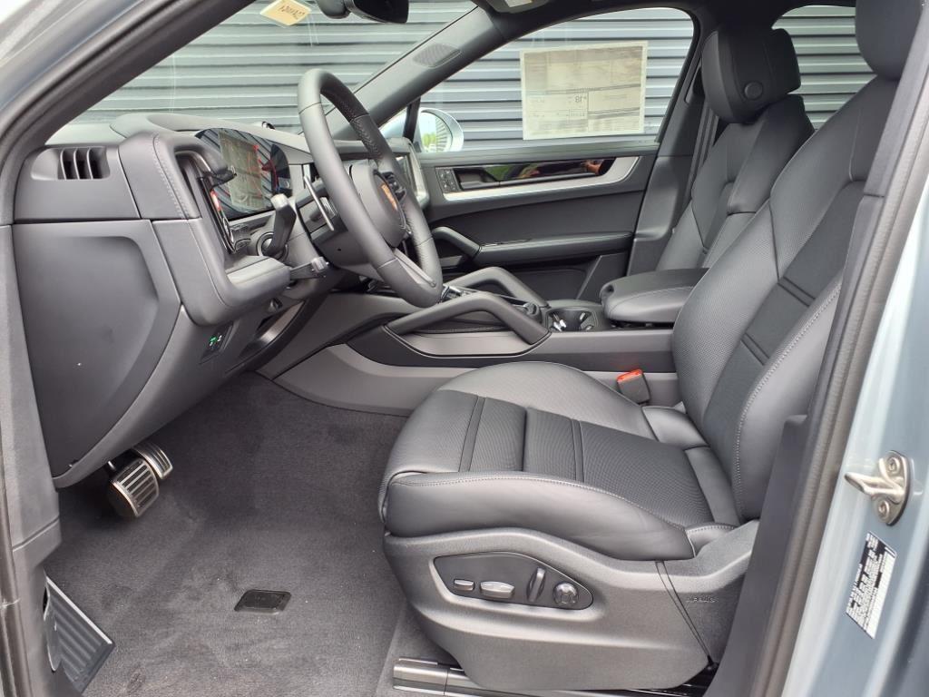 new 2025 Porsche Cayenne car