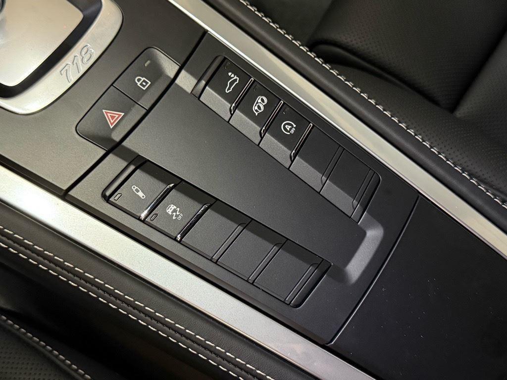 new 2025 Porsche 718 Cayman car