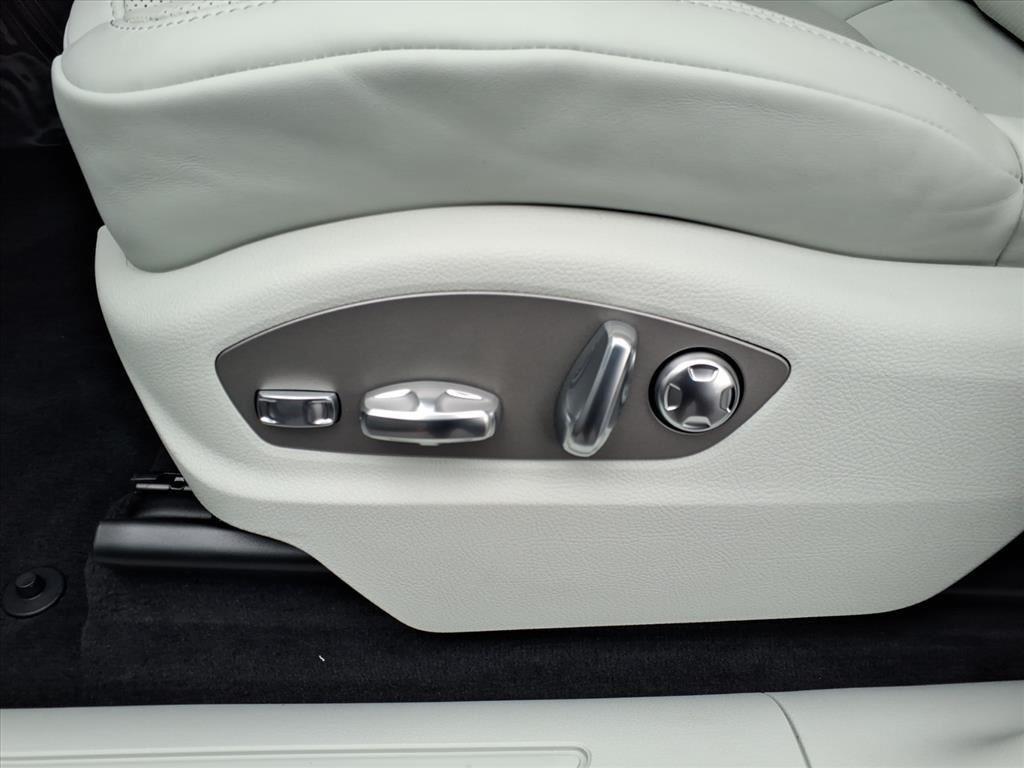 new 2026 Porsche Macan car