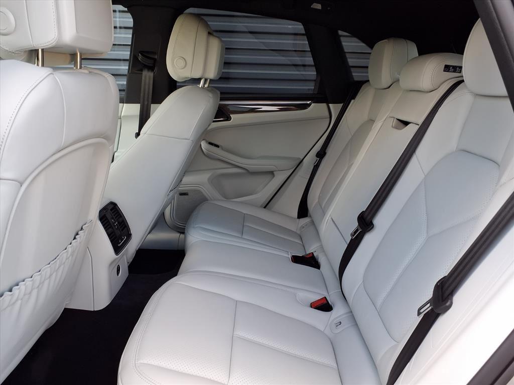 new 2025 Porsche Macan car